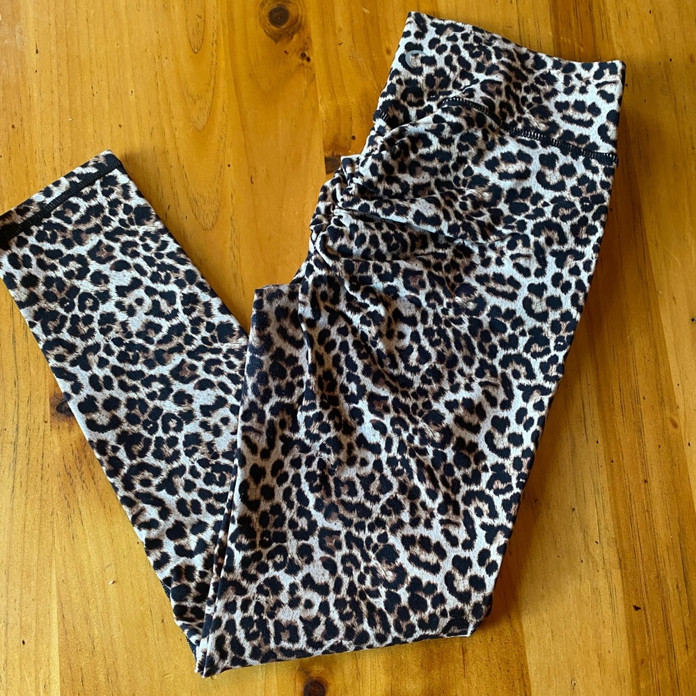 Zyia Cheetah Print Scrunchy Butt Leggings